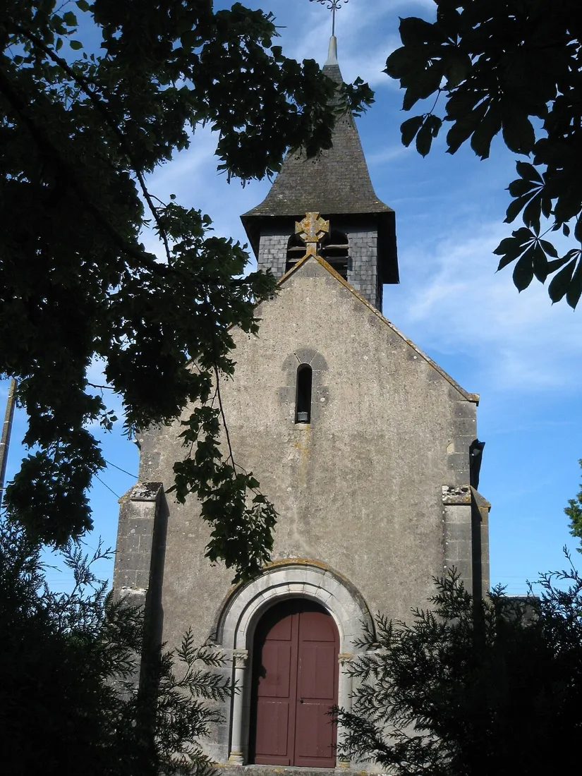 Eglise Saint Pierre, fin XIe et XVIe, Plou.