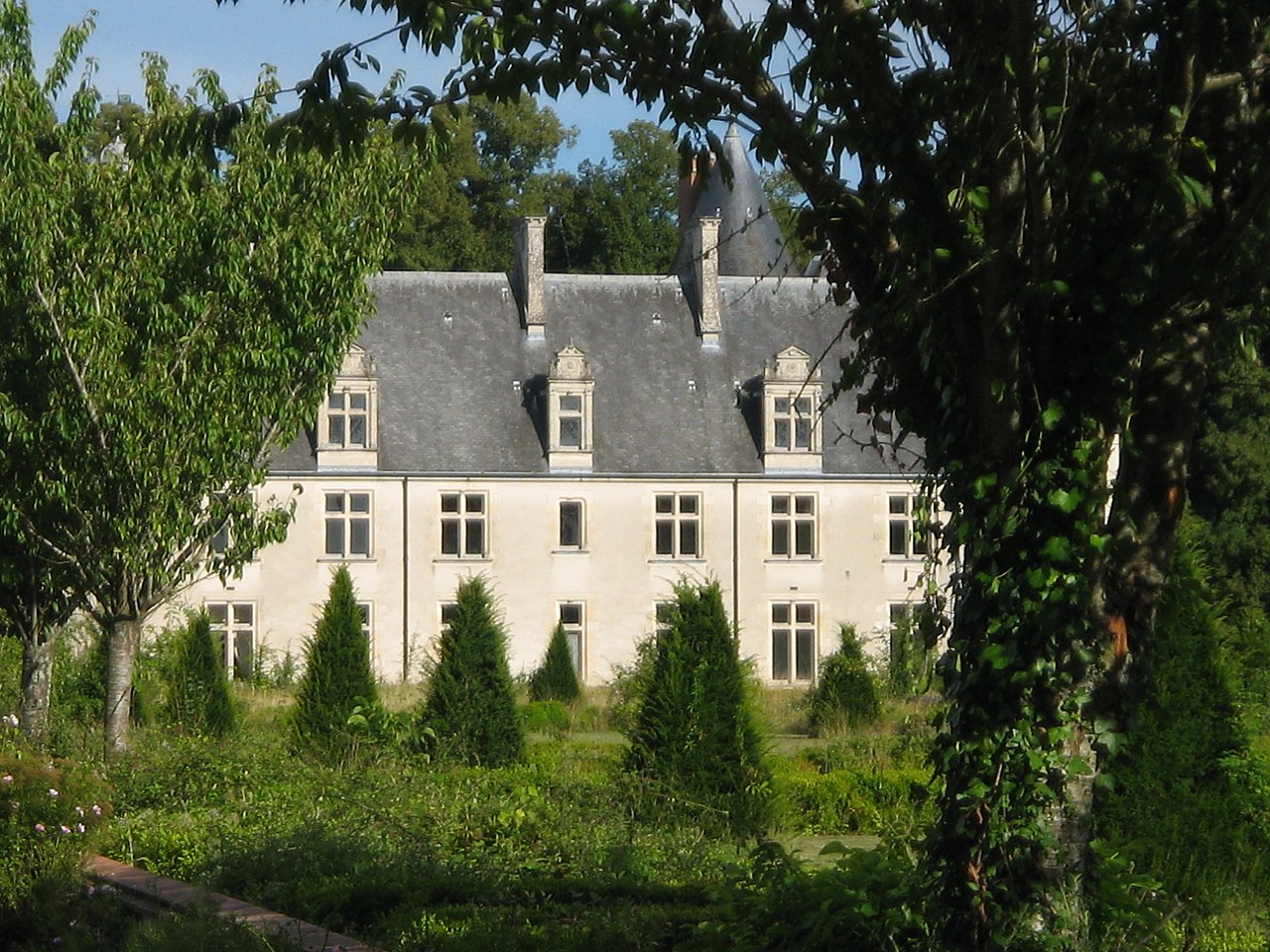 Château de Castelnau, côté droit, Brouillamnon, commune de Plou.